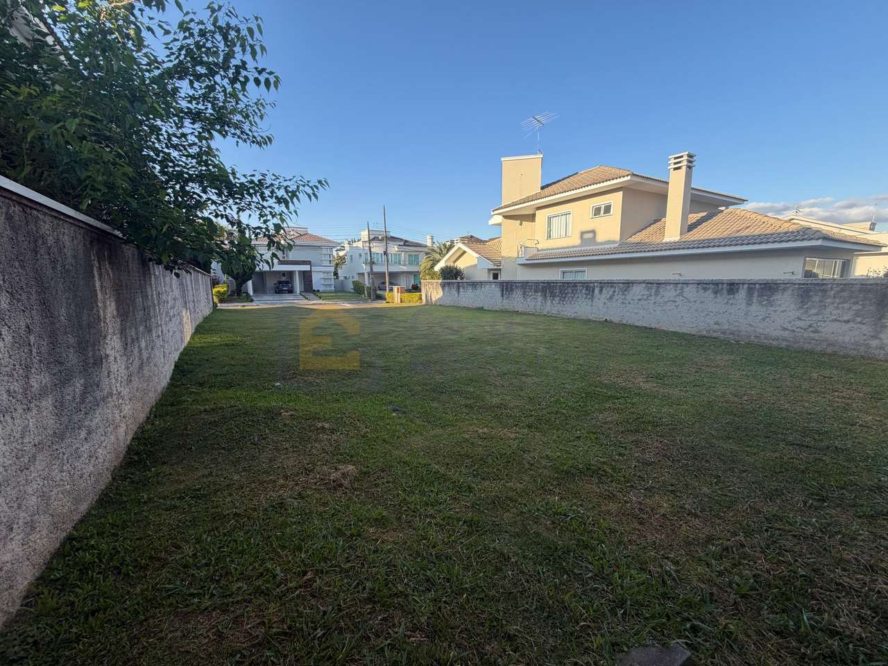 Terreno Plano 405 m² à Venda - Condomínio Pinewoods, Pineville - Pinhais/PR — foto 1 de 23