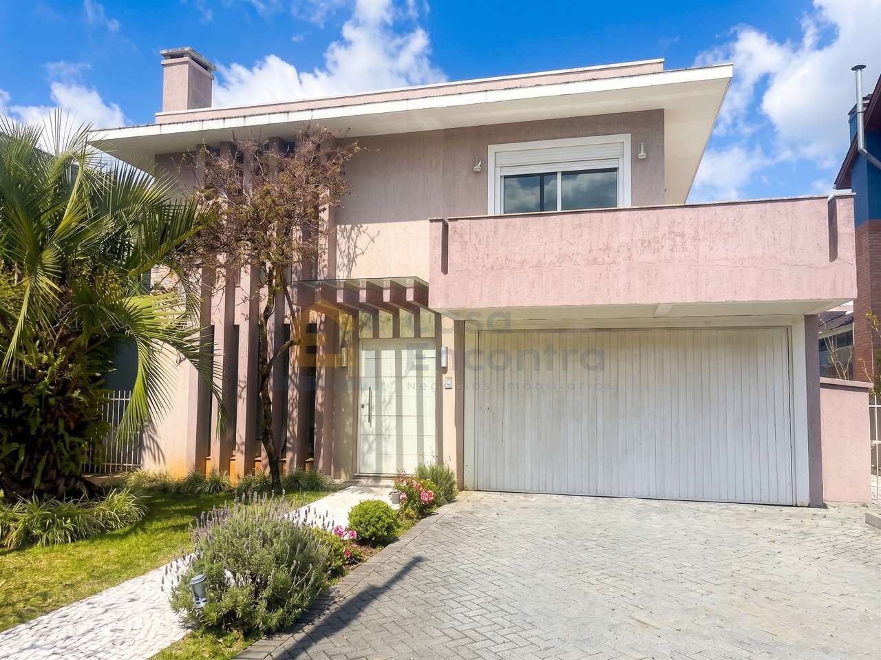 Casa de Alto Padrão para Locação, 3 Suítes, Lareira, Espaço Gourmet no Condomínio Pinewoods – 300m² — foto 1 de 41