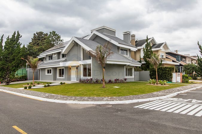 Casa de esquina no Condomínio Pinewoods com 300 m2, mobiliada 5 quartos