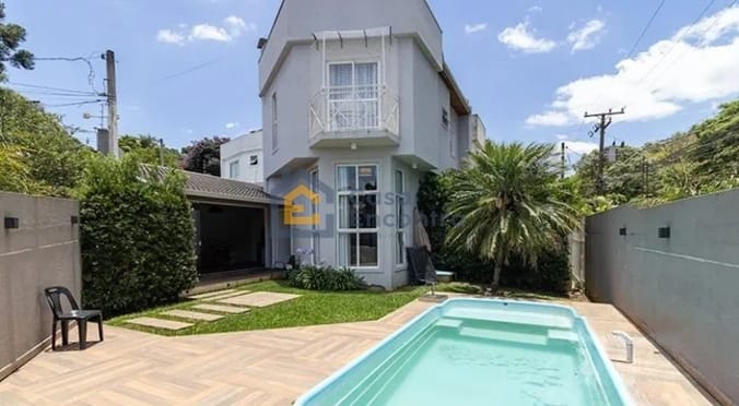 Sobrado de Alto Padrão com Piscina e 200m² – Vista Alegre, Curitiba