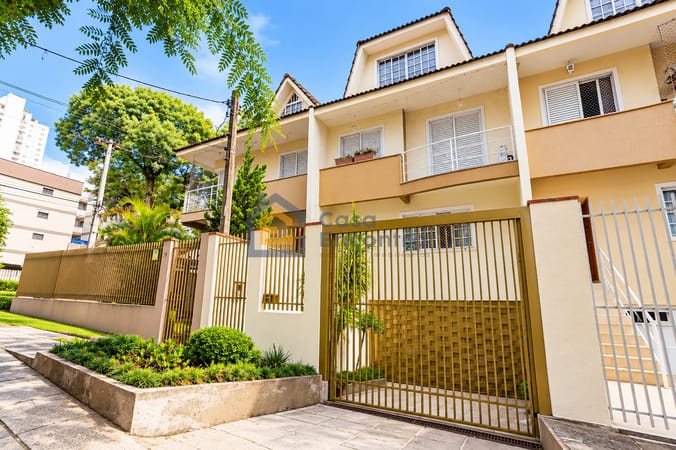 Sobrado Triplex Totalmente Mobiliado Água Verde | 189m² | 4 Quartos | 3 Vagas