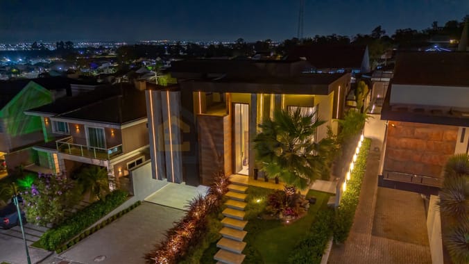 Casa Térrea de 350m2 com 3 suítes, piscina Aquecida, Porteira Fechada no Condomínio PIneland