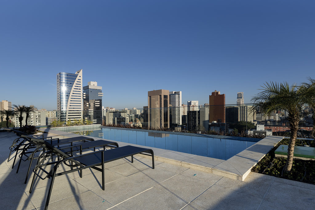 Rooftop - Piscina com borda infinita